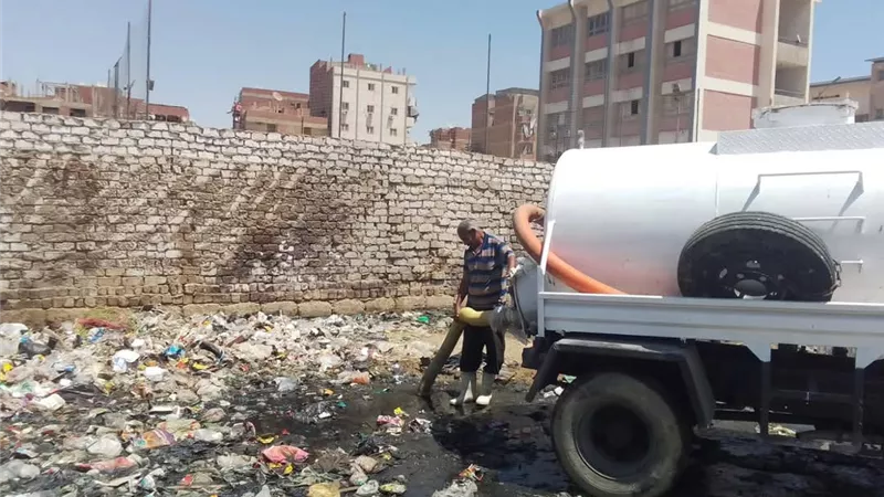  استجابة لشكاوى المواطنين.. حى الأربعين يتحرك لإنقاذ الشوارع