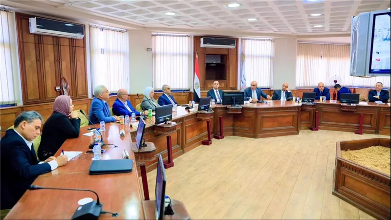 قبل بدء الدراسة.. وزير التعليم يوجه بتسليم الكتاب المدرسي فورًا 
