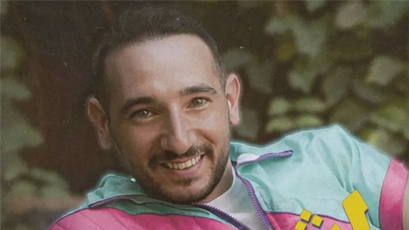 بالفيديو والصور.. أحمد الروبي يستعيد أجواء التسعينات في كليب «اشتقناله»