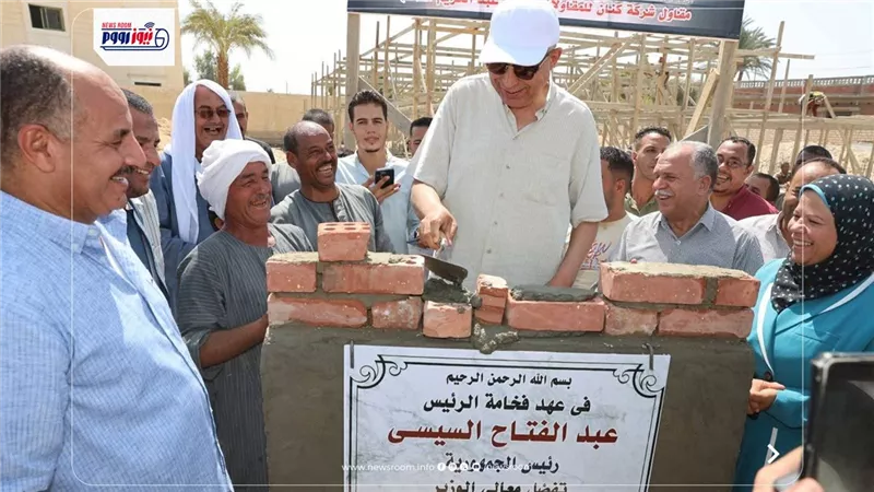 محافظ المنيا يتفقد مشروعات تعليمية  ويضع حجر أساس مدرسة جديدة
