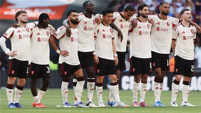 بالزجاجة السحرية.. كريستال بالاس يحرم محمد صلاح من لقبه العاشر مع ليفربول