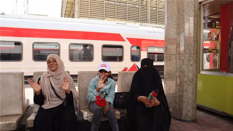 انطلاق القطار الرابع لنقل الأشقاء السودانيين إلى محطة السد العالي 