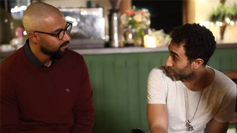 بصور معه .. كريم فهمي ينفي خلافه مع المخرج كريم العدل