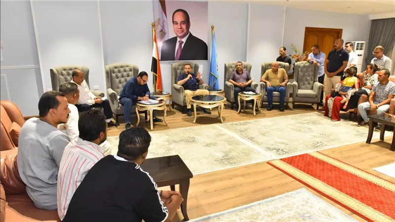 محافظ أسيوط يشهد تسليم تعويضات مالية لسكان عرب المدابغ