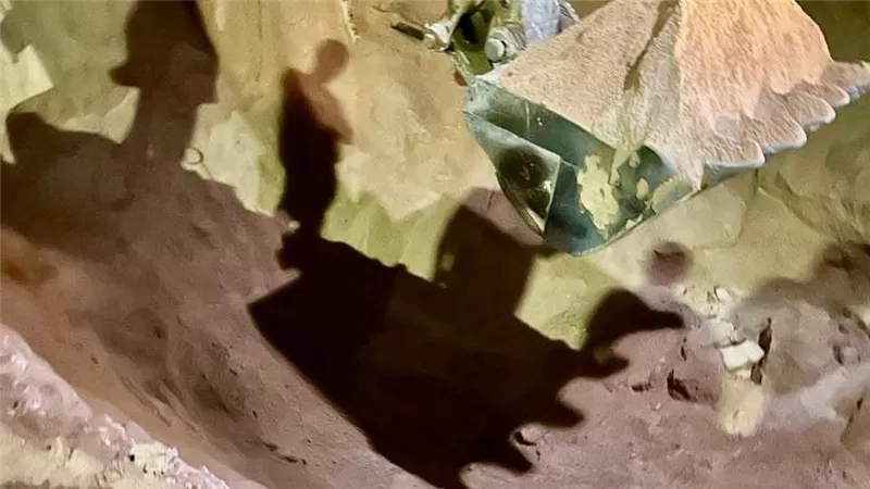 وقوع هبوط أرضي مفاجئ في محور مدينة السادات بالمنوفية