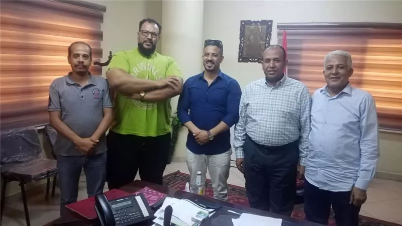 رئيس نجع حمادي يستقبل بطل العالم برياضة القوة البدنية ضياء أبو القاسم|صور
