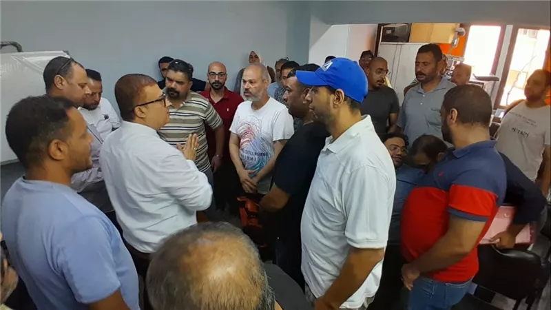 وزير العمل يوجه بتعزيز علاقات العمل وتطوير التدريب المهني في المحافظات