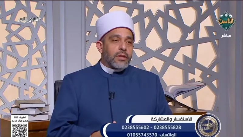 هل يجوز للمرأة مصافحة زميلها في العمل؟.. أمين الفتوى يوضح الحكم الشرعي