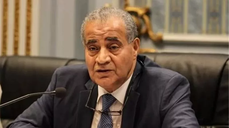 مجلس الوزراء يستهل اجتماعه اليوم بالوقوف دقيقة على روح الدكتورعلي المصيلحي