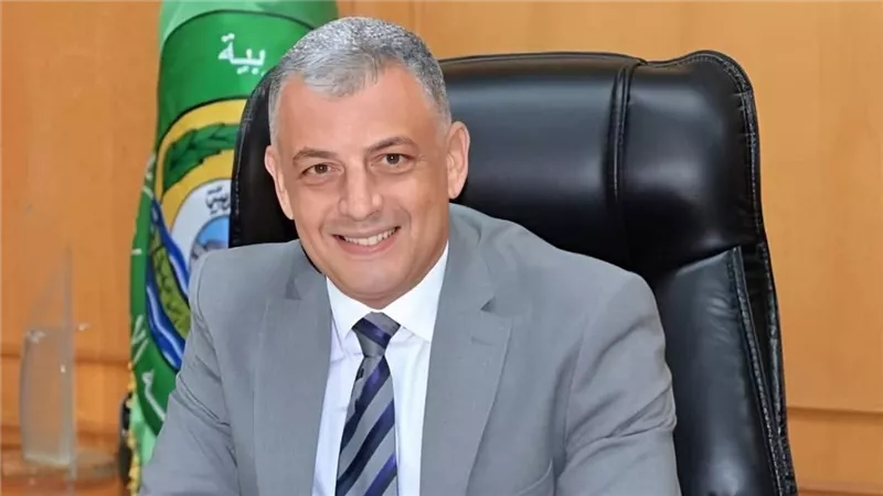 محافظ الإسماعيلية يوقف عمل عمال النظافة في أوقات الذروة لمواجهة الموجة الحارة