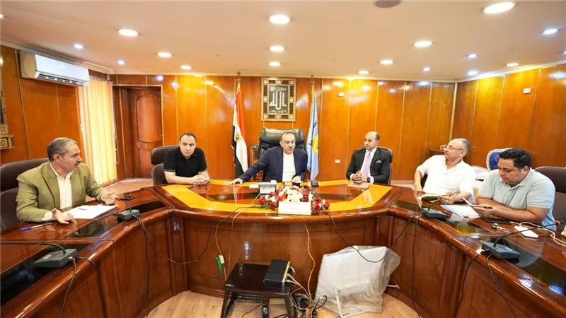 محافظ أسيوط يبحث مع أصحاب المخابز المغلقة آليات إعادة التشغيل وتذليل العقبات 