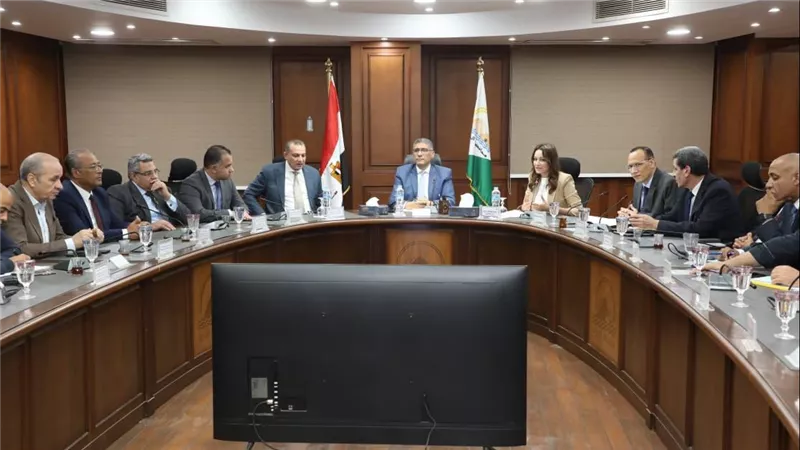 محافظ الجيزة يترأس اجتماع اللجنة التيسيرية لمشروع تطوير منطقة الكيت كات