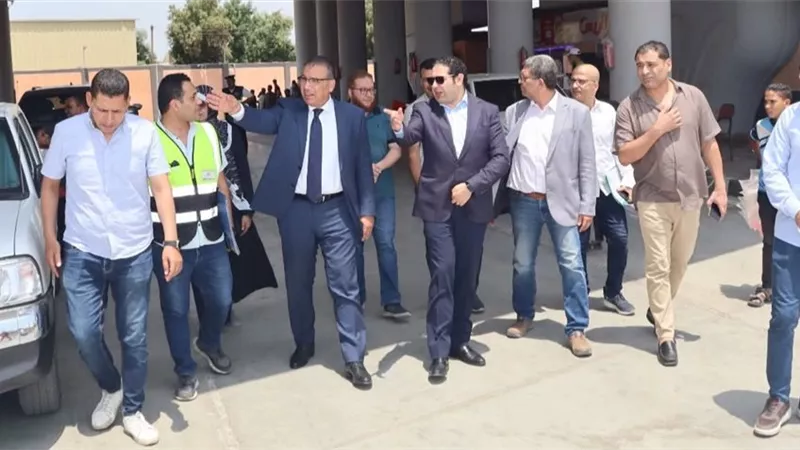 نائب وزير النقل يتفقد مجمع مواقف السيارات الجديد ببنى سويف