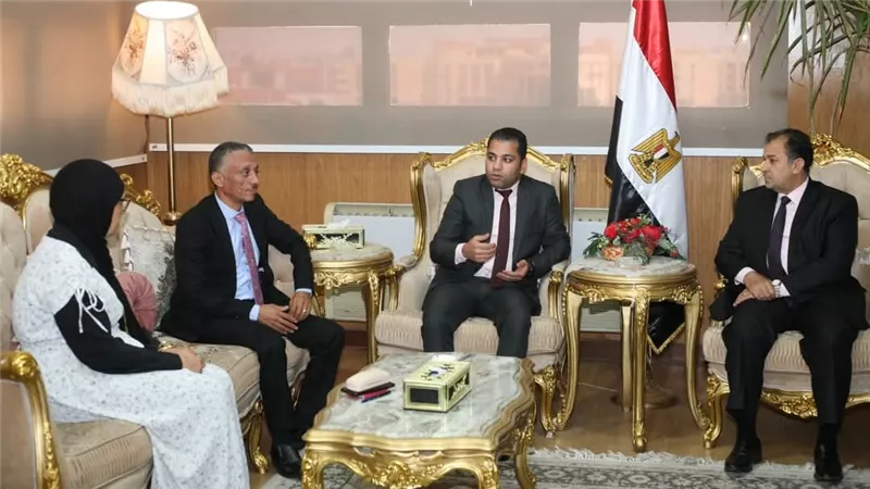 رئيس جامعة جنوب الوادي يستقبل وفد بنك فيصل الاسلامي لبحث أوجه التعاون المشترك 