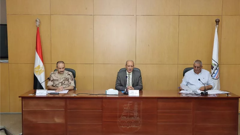 محافظ بني سويف يتابع شكاوى المواطنين ويعتمد حلولًا عاجلة لتحسين الخدمات