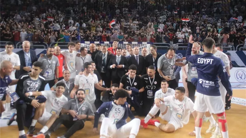 وزير الشباب والرياضة يحتفل بتأهل منتخب مصر للناشئين لربع نهائي كأس العالم