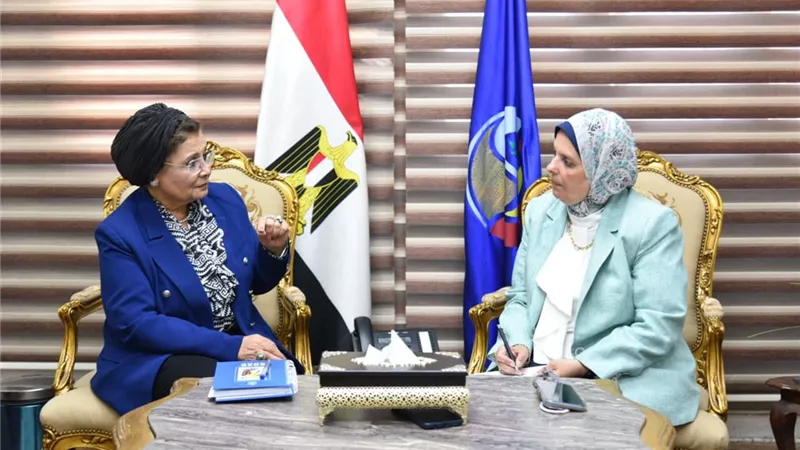 نائب وزير الصحة تعقد اجتماعاً مع عميد كلية التمريض بجامعة دمنهور