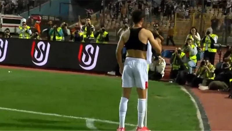 وضع القميص على راية الكورنر.. مصطفى شلبي يصالح جماهير الزمالك
