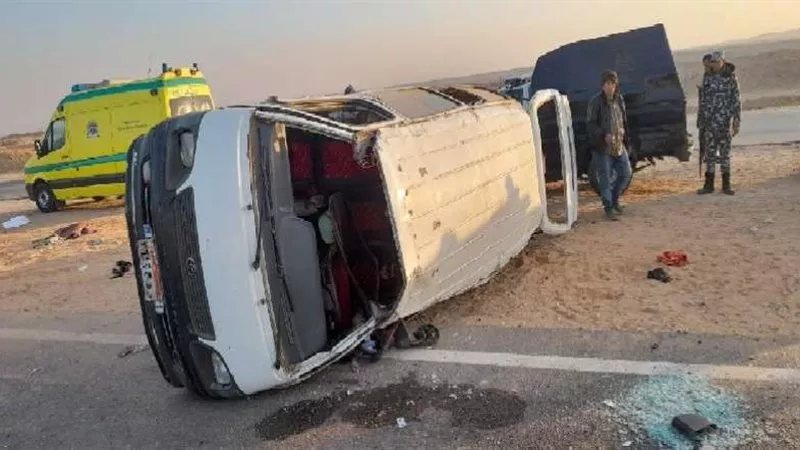 مصرع شخص وإصابة 6 في حادث انقلاب ميكروباص بطريق الإسكندرية الصحراوي| تفاصيل