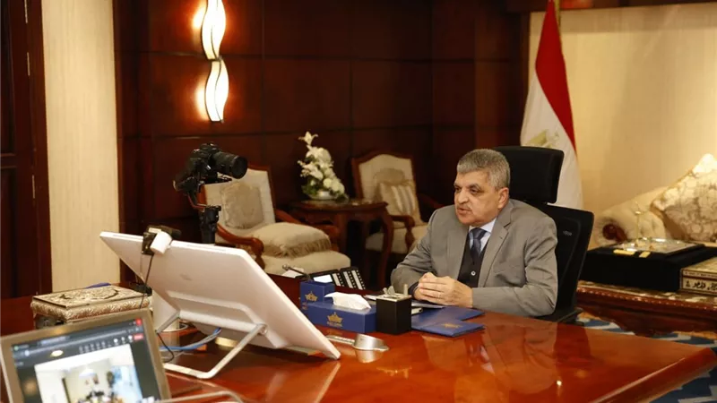 الفريق أسامة ربيع: قناة السويس لم تتوقف عن تقديم خدماتها الملاحية