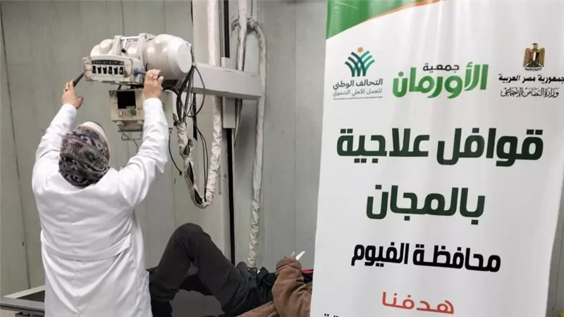 توقيع الكشف الطبى على 400 مريض بقافلة طبية مجانية بالتعاون مع المستشفى الجامعى بالفيوم