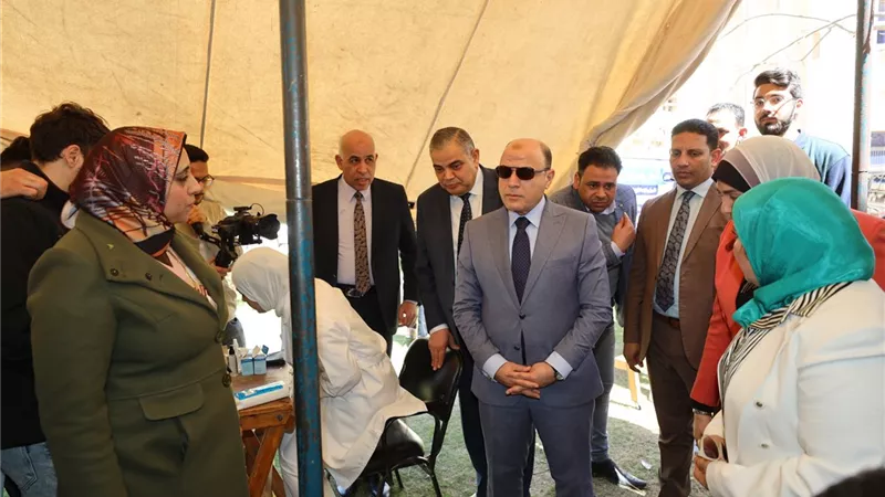 محافظ كفرالشيخ يتفقد القافلة الصحية لكلية التمريض بالجامعة