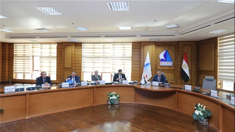  رئيس جامعة كفر الشيخ  يترأس اجتماع لجنة اختيار عميد كلية الصيدلة 