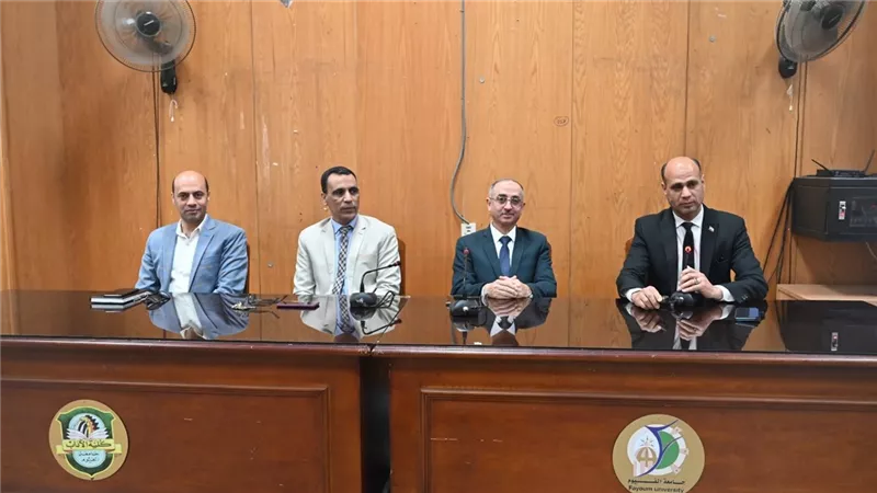 إعداد وتنمية المهارات القيادية .. ندوة بكلية الآداب بالفيوم