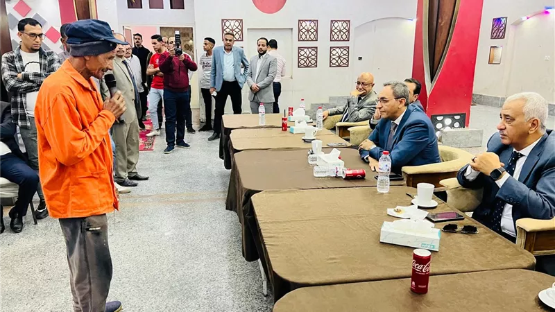 محافظ قنا يفتتح مشروعات تنموية وخدمية بنجع حمادي ويشارك العاملين في حفل الإفطار