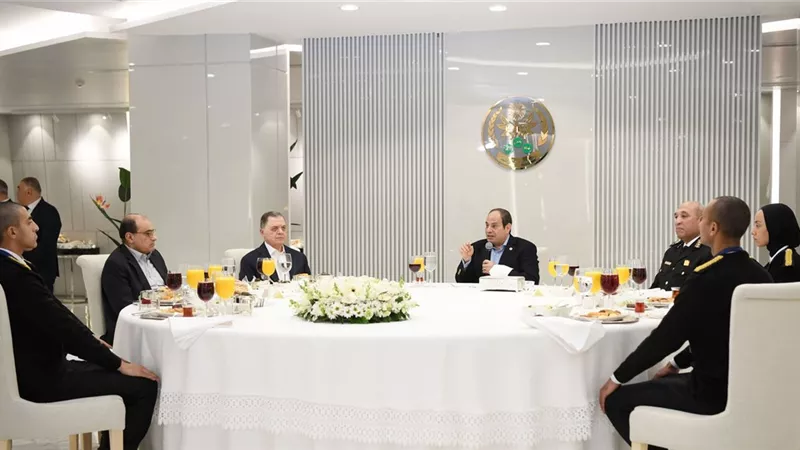 الرئيس السيسي يشيد بجهود الأسر المصرية في إعداد أبنائها لإلحاقهم بأكاديمية الشرطة (فيديو)