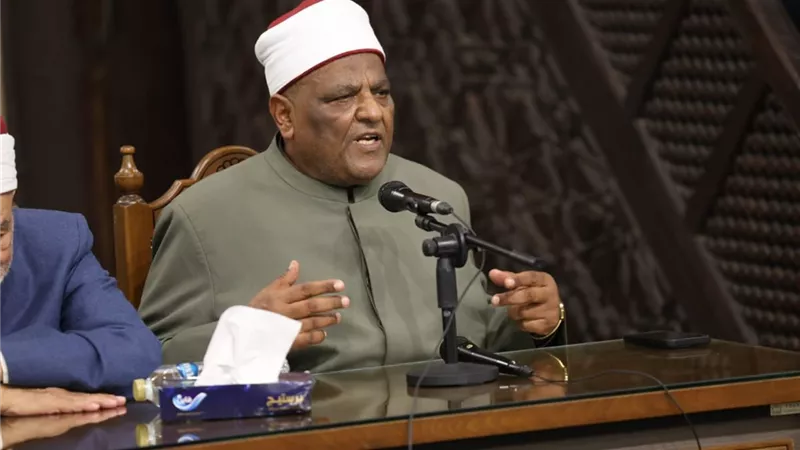 عباس شومان: العلم والوعي.. ركائز أساسية لبناء جيل قادر على تحقيق التقدم