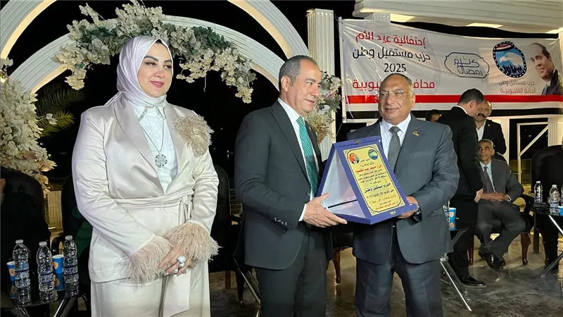 النائب مجاهد نصار يكرم عظيمات شبرا الخيمة من الأمهات المثاليات