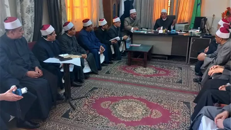 عبادتنا بعد الفرائض هي أداء رسالتنا الدعوية.. وكيل الأوقاف بالفيوم يجتمع بمديري الإدارات الفرعية 