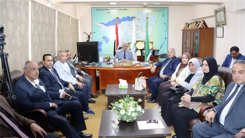 مياه الفيوم تناقش مشروع “صحتهم مستقبلهم” بهدف توعية طلبة المدارس