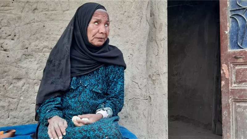  أُسطورة جبال المنيا..العمة زاهية للرئيس السيسي: نفسي أموت في الكعبة يا ريس|خاص
