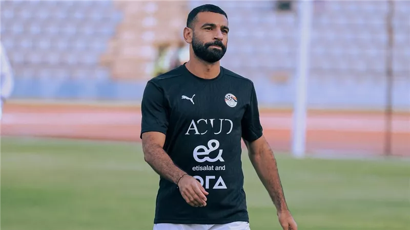معلق رياضي شهير يطالب بإعفاء محمد صلاح من معسكر المنتخب 