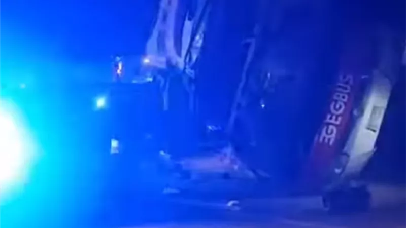 تسيير الحركة بطريق الواحات بعد مصرع و إصابة ٢٣ شخصا إثر انقلاب أتوبيس
