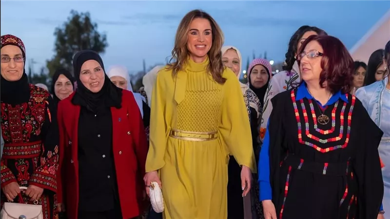 بإطلالة رمضانية راقية..الملكة رانيا العبد الله تقيم مائدة إفطار لسيدات محافظة مادبا