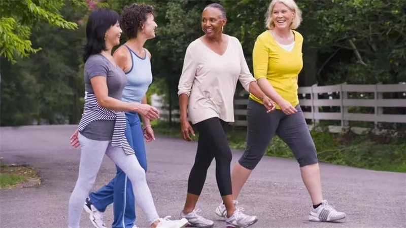  كيف تحوّل المشي اليومي إلى تمرين فعّال؟ نصائح من خبيرة تغذية