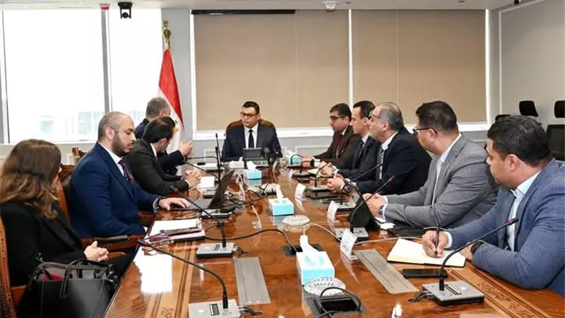 وزير الإسكان يطلع على المخطط الاستراتيجية لتنمية منطقة غرب رأس الحكمة