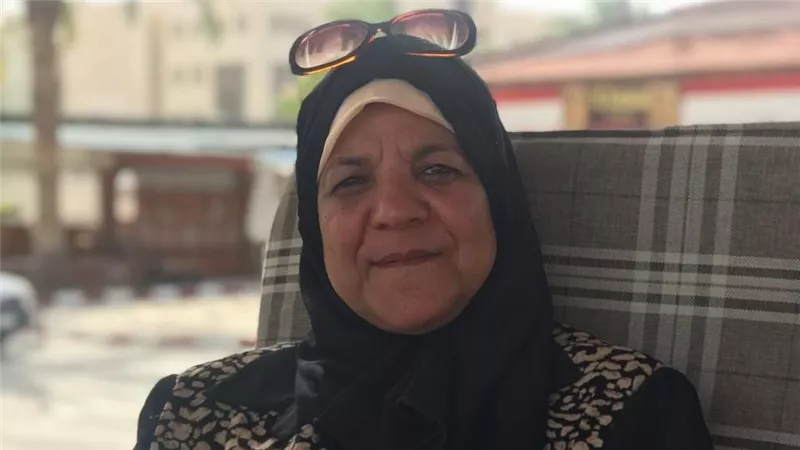 توفى زوجها تاركا 3 أطفال.. الأم المثالية في الفيوم: تحملت المسؤولية وسعيده باللقب