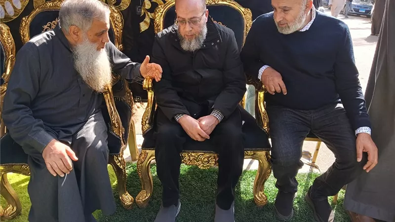 بعد تشييع جنازته في قطر.. أسرة أبو إسحاق الحويني تستقبل العزاء بكفر الشيخ (صور)