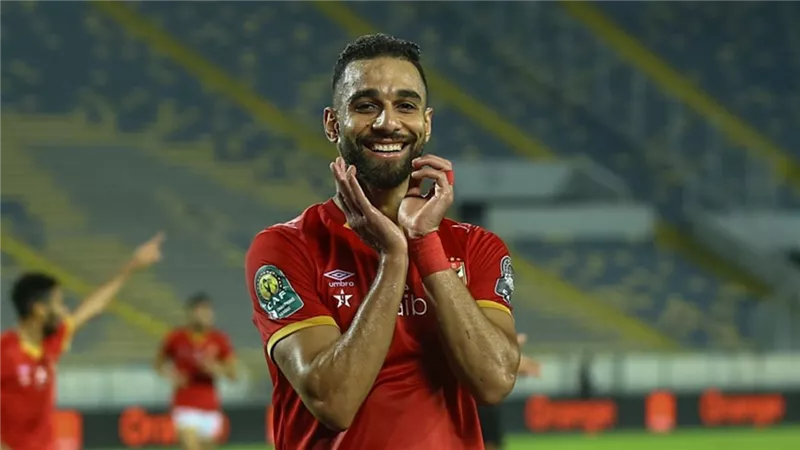 مصدر: عمرو السولية معروض على البنك الأهلي للتعاقد معه 