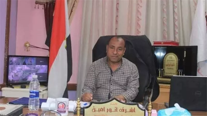 بدأت بمشادة وانتهت بطعن.. شهود عيان يكشفون تفاصيل إصابة رئيس مدينة دشنا