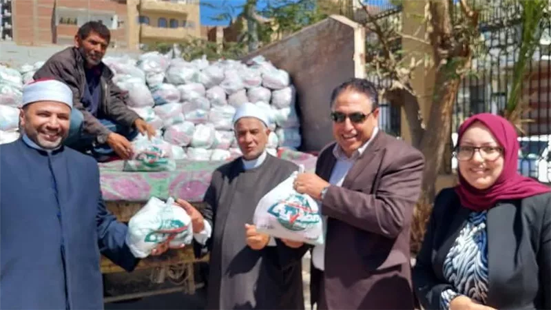 لترسيخ قيم التكافل فى رمضان.. أوقاف الفيوم تسلم 7000 كرتونة غذائية