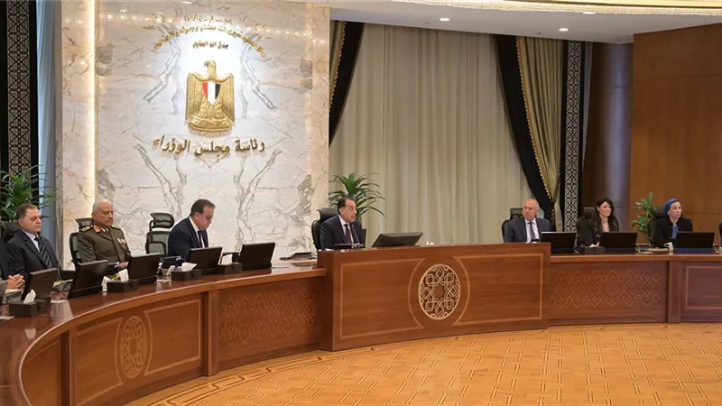 رئيس الوزراء يوجه الوزراء بتكثيف الجولات الميدانية في مواقع العمل بمختلف المشروعات التنموية والخدمية