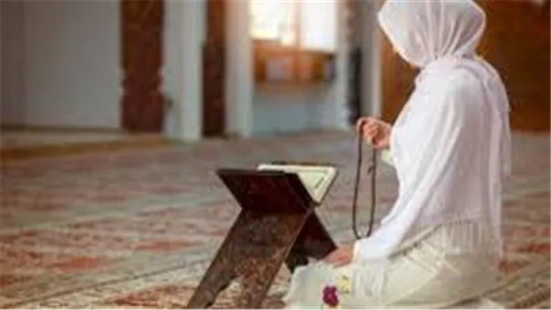 سائل يقول : ماذا أفعل لكي أعرف أن عبادتي مقبولة عند الله؟ 
