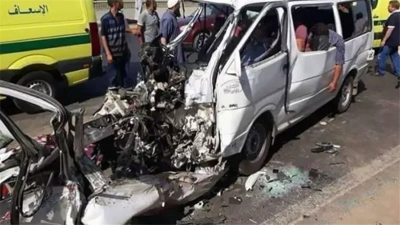 العربيات اتعجنت.. إصابة 13 شخصا في حادث تصادم بطريق العاشر من رمضان