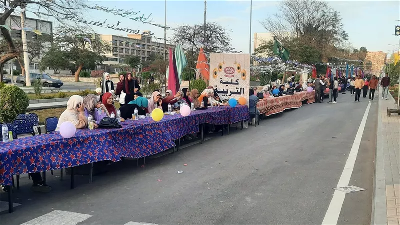 رمضان بيجمعنا.. المنيا تتزين بأطول مائدة رمضانية في الصعيد تتجاوز 500 متر