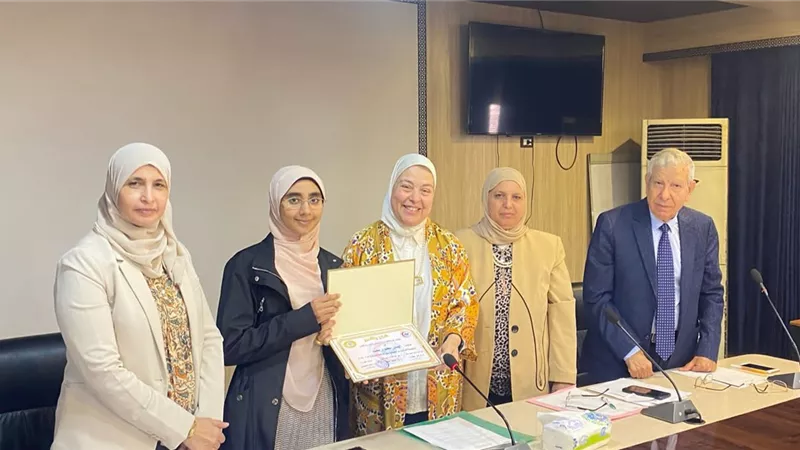 طب البنات بجامعة الأزهر تكرّم إيمان محمود لفوزها بلقب الطالبة المثالية